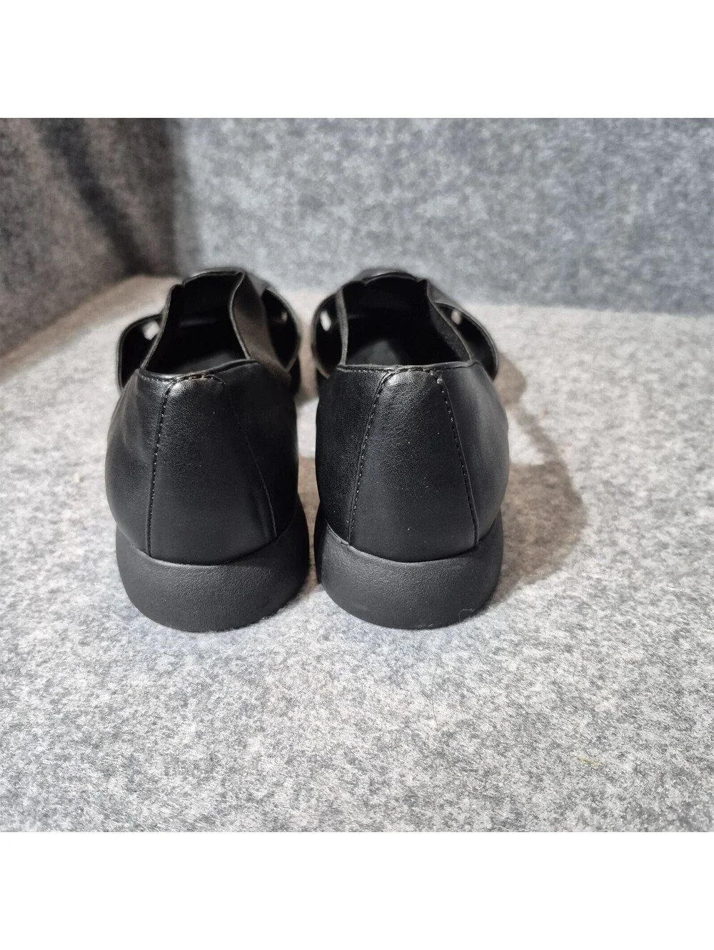 Aerosoles Closed Toe Black Sandals Size 7.5